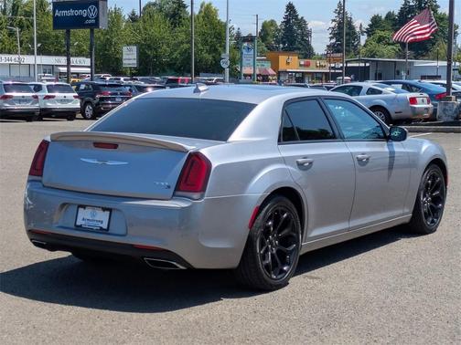 2018 Chrysler 300 S