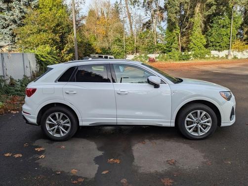 2022 Audi Q3 45 S line Premium