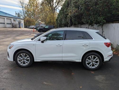 2022 Audi Q3 45 S line Premium