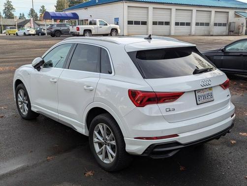 2022 Audi Q3 45 S line Premium