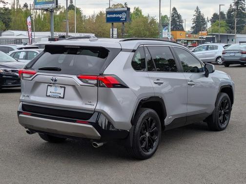 2022 Toyota RAV4 Hybrid SE