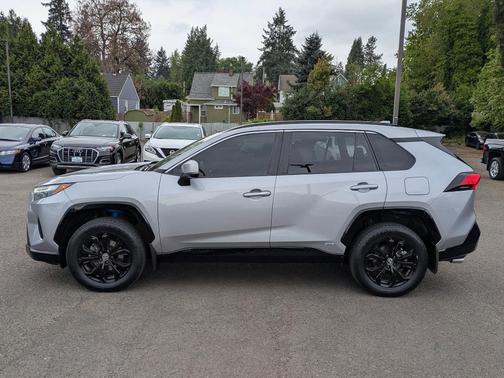 2022 Toyota RAV4 Hybrid SE