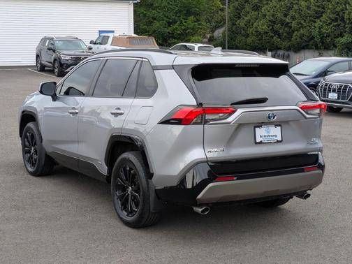 2022 Toyota RAV4 Hybrid SE