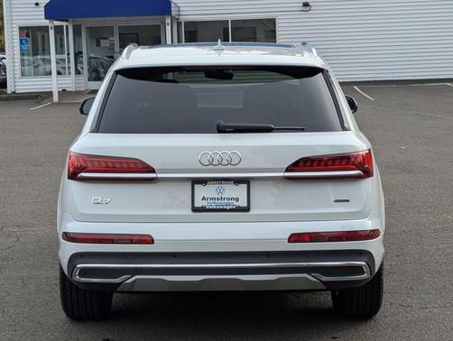 2023 Audi Q7 45 Premium Plus