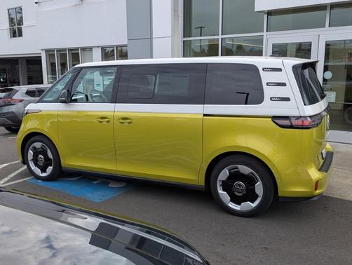 2025 Volkswagen ID. Buzz Pro S Plus