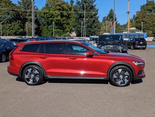 2020 Volvo V60 Cross Country T5