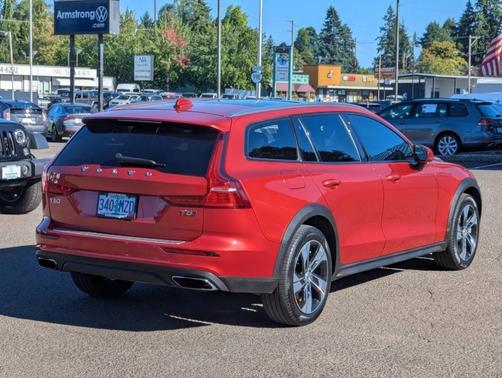 2020 Volvo V60 Cross Country T5