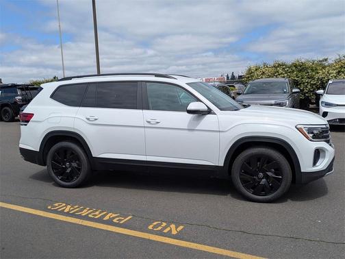 2025 Volkswagen Atlas 2.0T SE