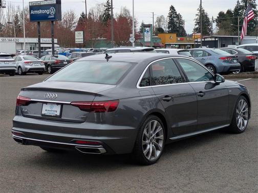 2022 Audi A4 45 S line quattro Premium