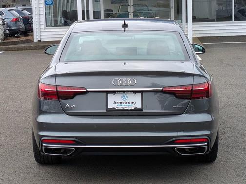 2022 Audi A4 45 S line quattro Premium