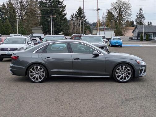 2022 Audi A4 45 S line quattro Premium