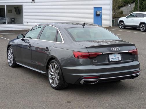 2022 Audi A4 45 S line quattro Premium