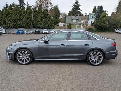 2022 Audi A4 45 S line quattro Premium