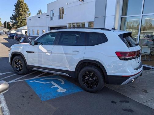 2025 Volkswagen Atlas 2.0T Peak Edition