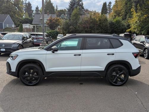 2025 Volkswagen Taos 1.5T SE Black