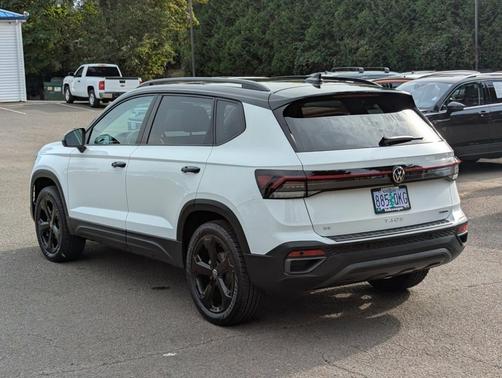 2025 Volkswagen Taos 1.5T SE Black