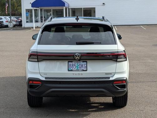 2025 Volkswagen Taos 1.5T SE Black