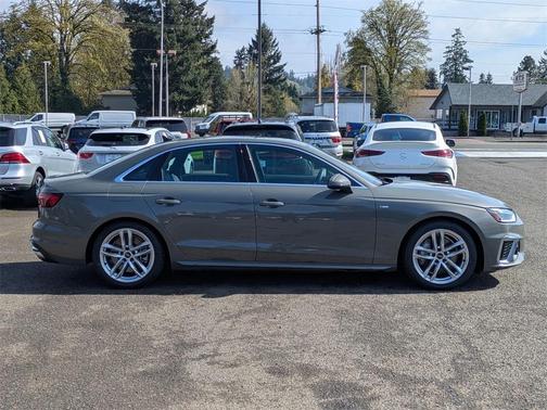 2024 Audi A4 45 S line quattro Premium