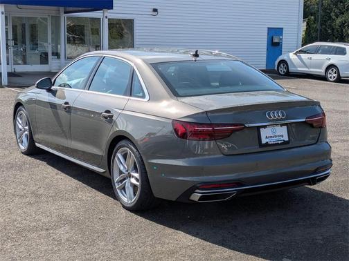 2024 Audi A4 45 S line quattro Premium