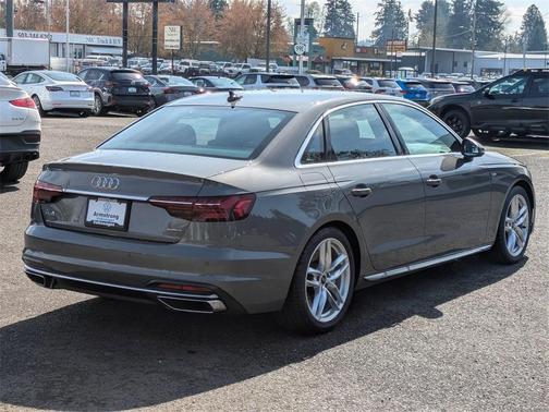 2024 Audi A4 45 S line quattro Premium