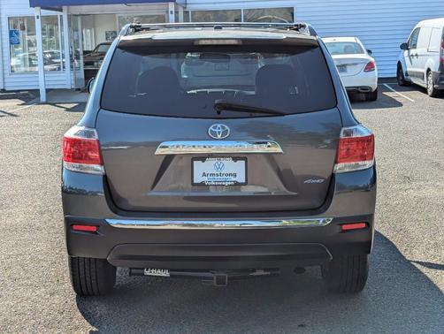 2011 Toyota Highlander SE