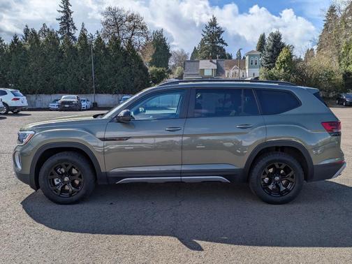 2024 Volkswagen Atlas 2.0T Peak Edition SEL