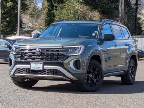 2024 Volkswagen Atlas 2.0T Peak Edition SEL