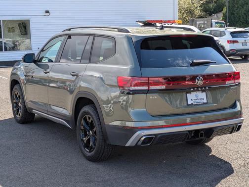2024 Volkswagen Atlas 2.0T Peak Edition SEL