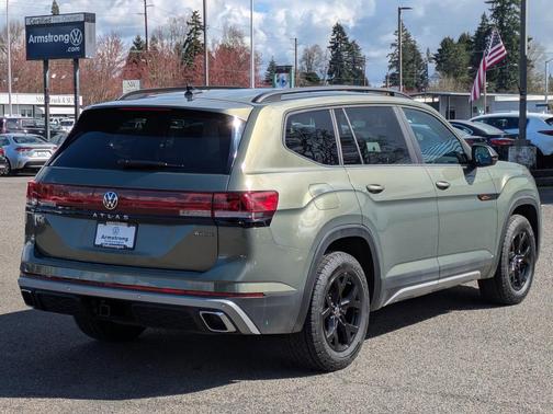 2024 Volkswagen Atlas 2.0T Peak Edition SEL
