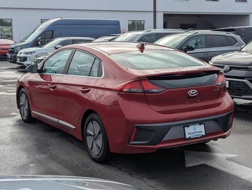 2022 Hyundai IONIQ Hybrid SE