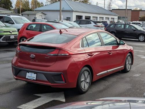 2022 Hyundai IONIQ Hybrid SE