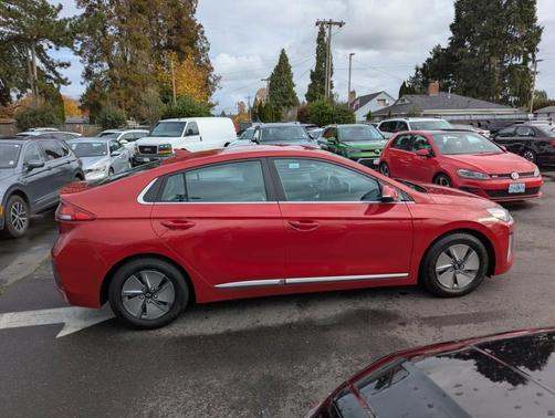 2022 Hyundai IONIQ Hybrid SE