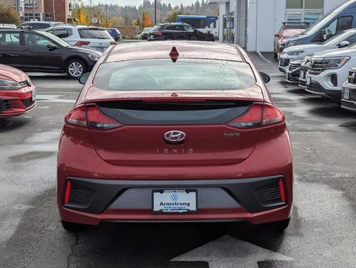 2022 Hyundai IONIQ Hybrid SE