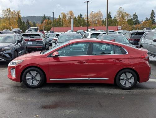 2022 Hyundai IONIQ Hybrid SE