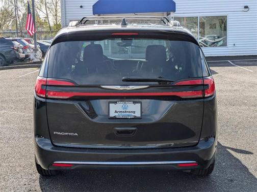 2022 Chrysler Pacifica Touring-L