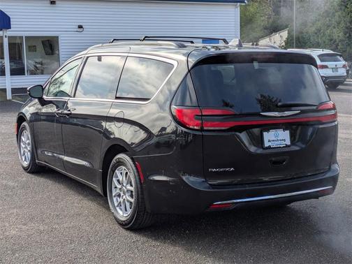2022 Chrysler Pacifica Touring-L