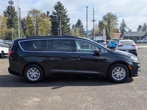 2022 Chrysler Pacifica Touring-L