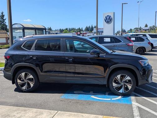 2025 Volkswagen Taos 1.5T SE
