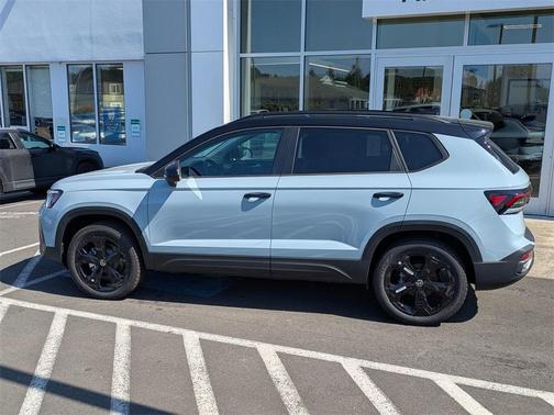 2025 Volkswagen Taos 1.5T SE Black