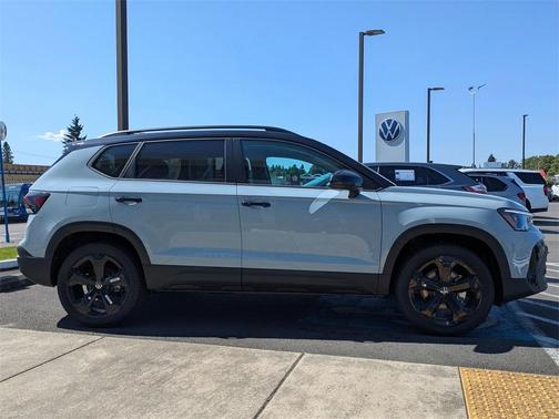 2025 Volkswagen Taos 1.5T SE Black