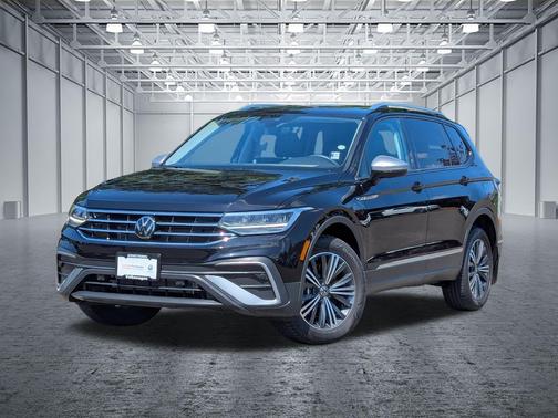 Deep Black Pearl Effect 2024 Volkswagen Tiguan 2.0T Wolfsburg SUV