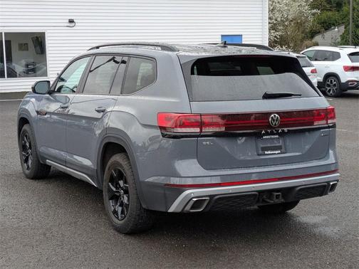 2024 Volkswagen Atlas 2.0T Peak Edition SEL