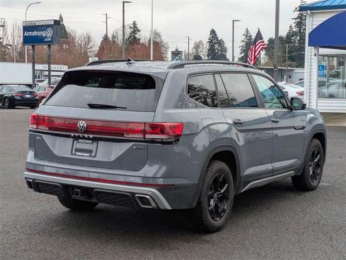 2024 Volkswagen Atlas 2.0T Peak Edition SEL