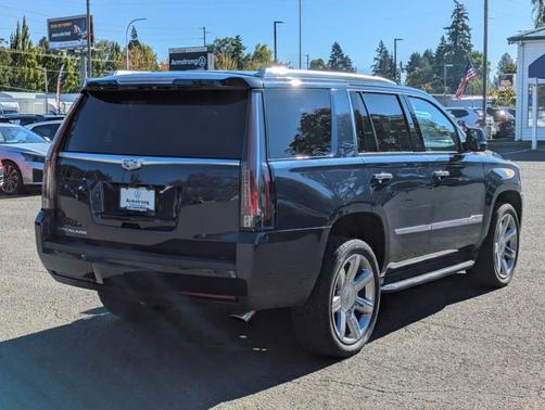 2018 Cadillac Escalade Luxury