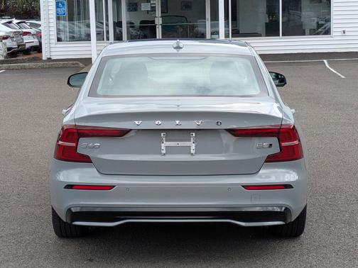 2024 Volvo S60 B5 Plus Dark Theme