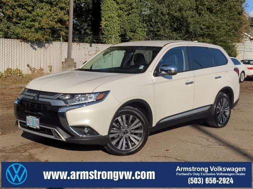 Photo 1 of 32 of 2019 Mitsubishi Outlander SE