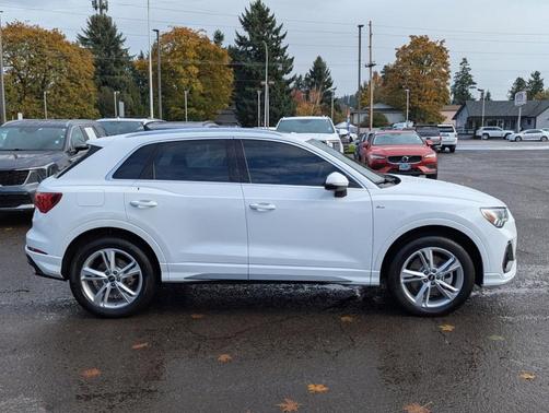 2024 Audi Q3 45 S line Premium