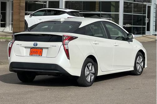 2016 Toyota Prius Three