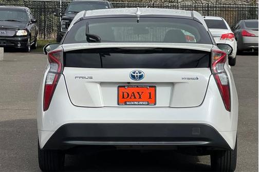 2016 Toyota Prius Three