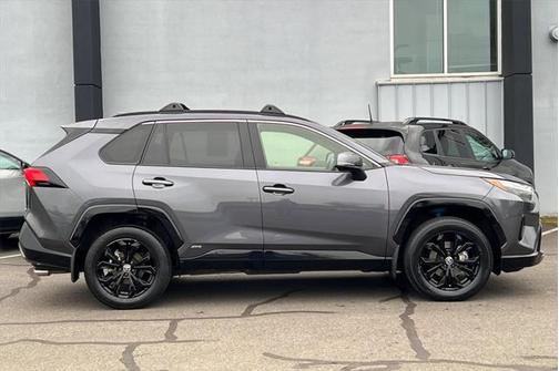 2022 Toyota RAV4 Hybrid SE
